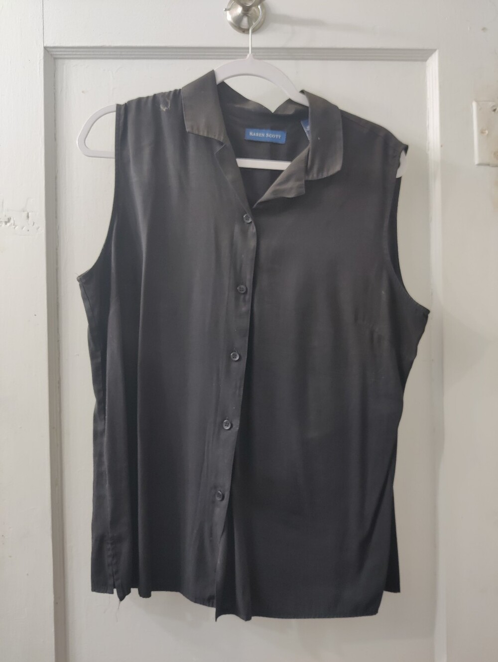 Karen Scott Black Sleeveless Button-Down Shirt